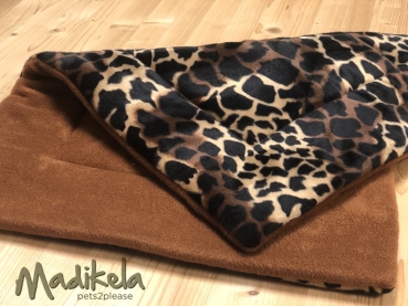 Preview: Kuscheldecke Tierfell Giraffe mittel 50 x 70 cm Preview: Kuscheldecke Tierfell Giraffe mittel 50 x 70 cm